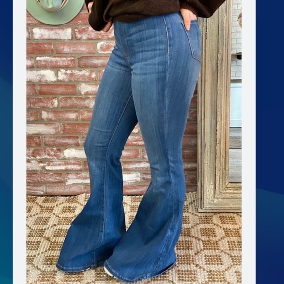 Judy Blue (Size 22W) Blue Medium Wash Super Flare Pull-on Denim Stretch Jeans - Picture 1 of 8